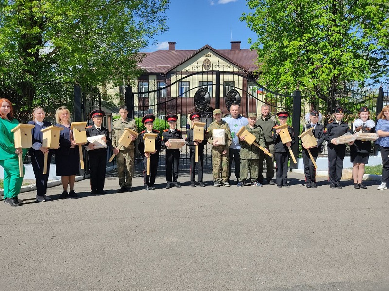 Подарок донецким птицам от московского зоопарка.